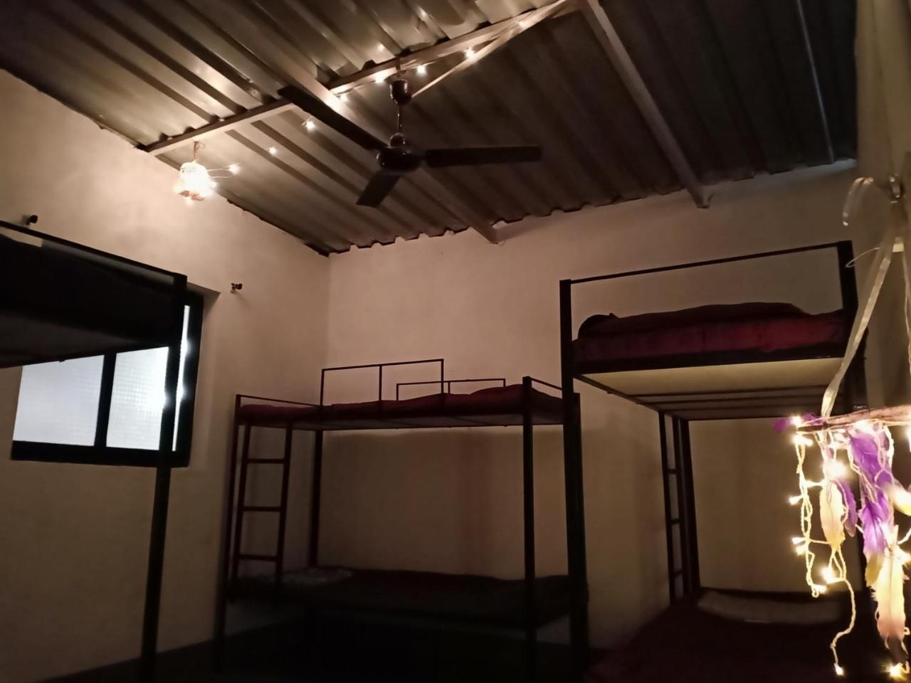 Hostel Pitchers Vagator Bagian luar foto