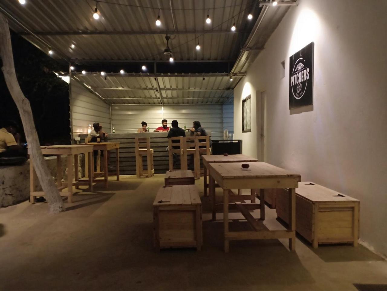 Hostel Pitchers Vagator Bagian luar foto